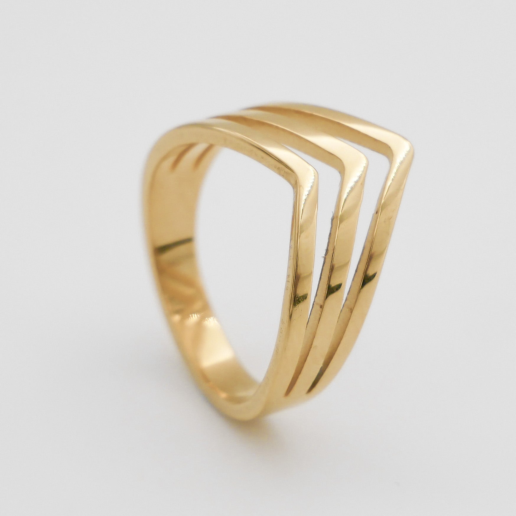 3-strengs Chevron ring
